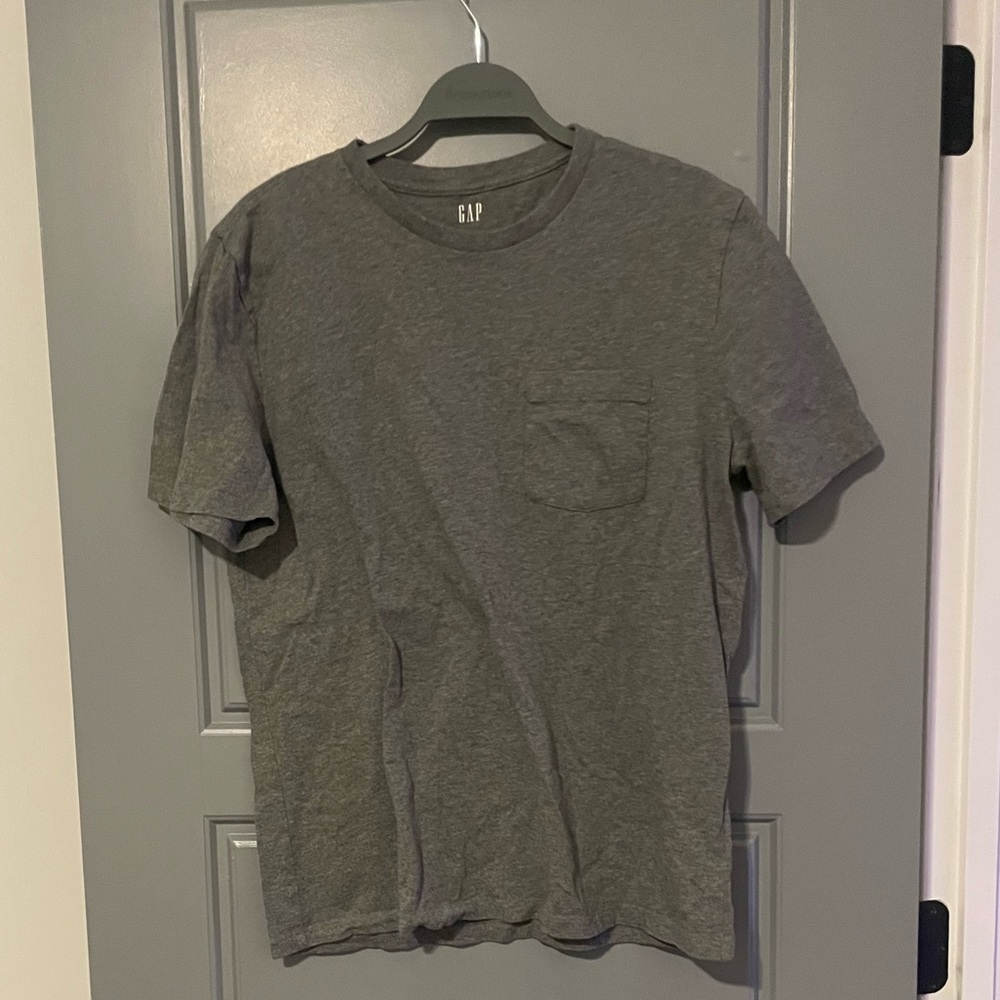 Gap men’s grey t shirt with front pocket pocket